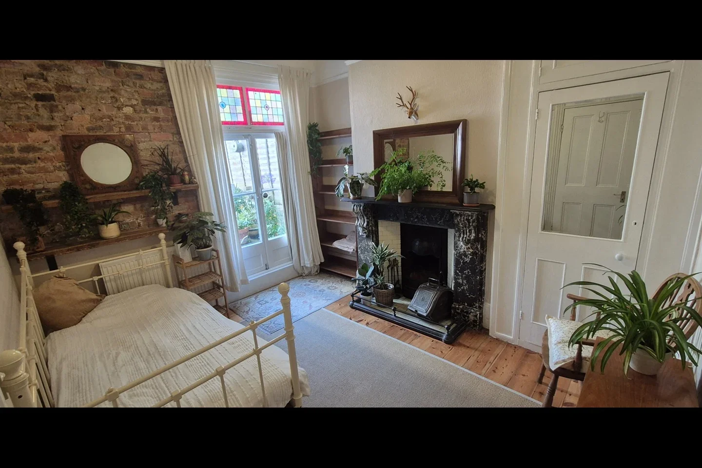 Room Baronsmere Road in Greater London