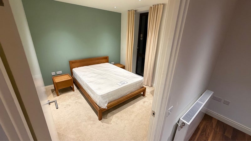 Room New Village Avenue in Greater London