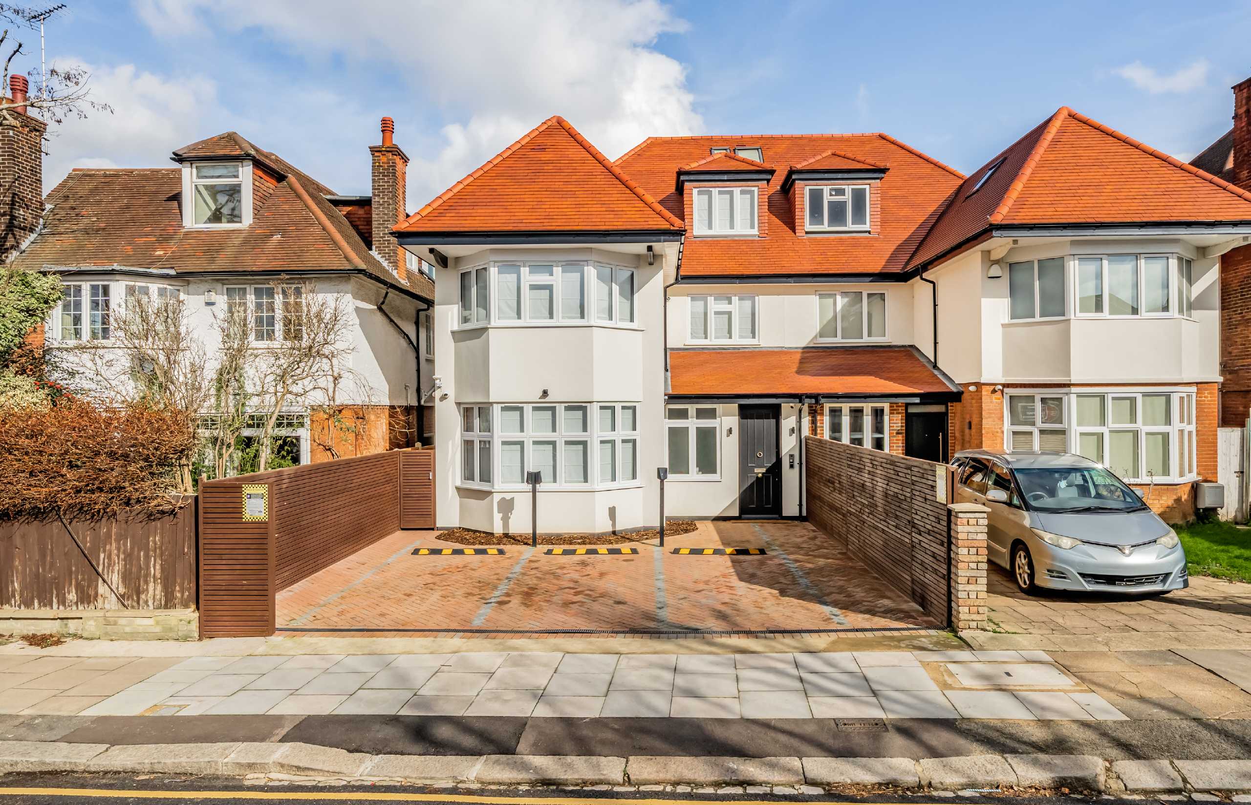 Flat The Ridgeway in Greater London
