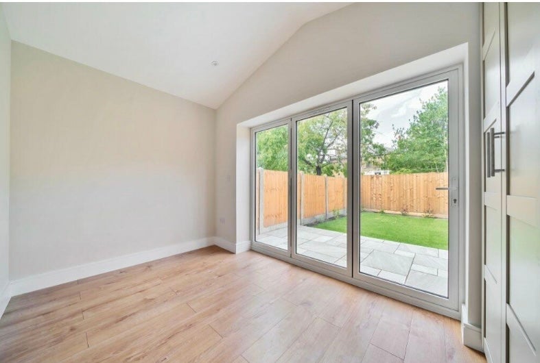 Room Kirk Lane in Greater London