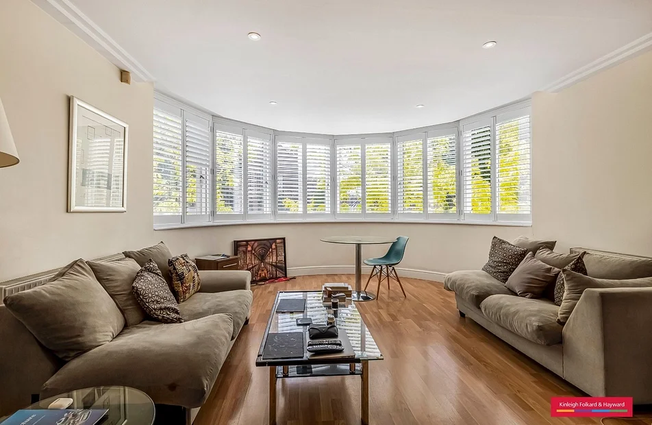 Flat Finchley Road in Greater London