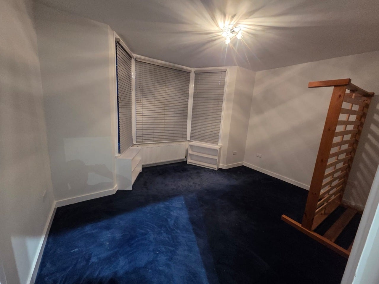 Flat Riggindale Road in Greater London