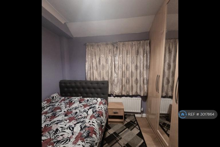 House Ingleton Avenue in Greater London