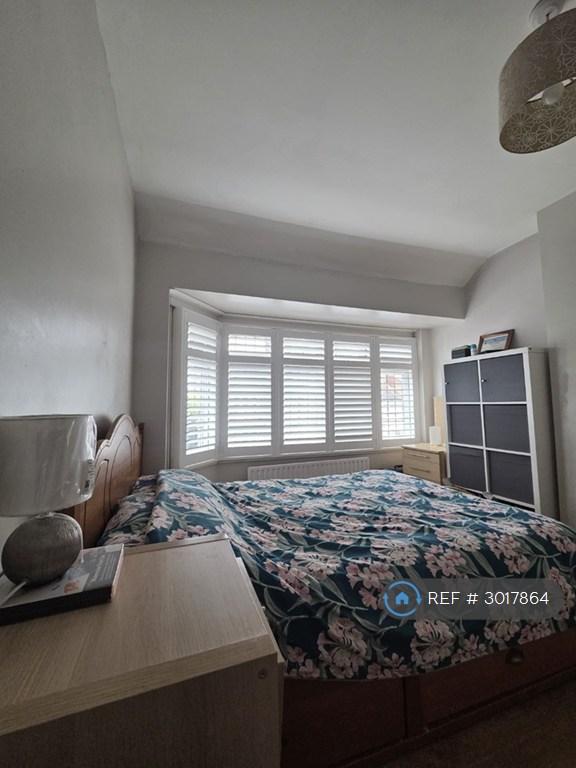 House Ingleton Avenue in Greater London