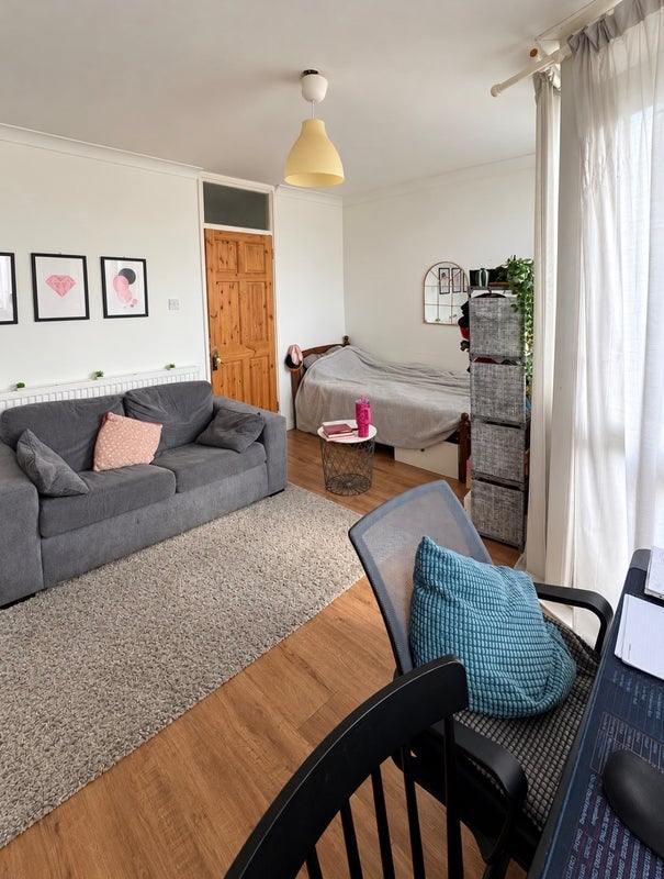 Room Smithy Street in Greater London