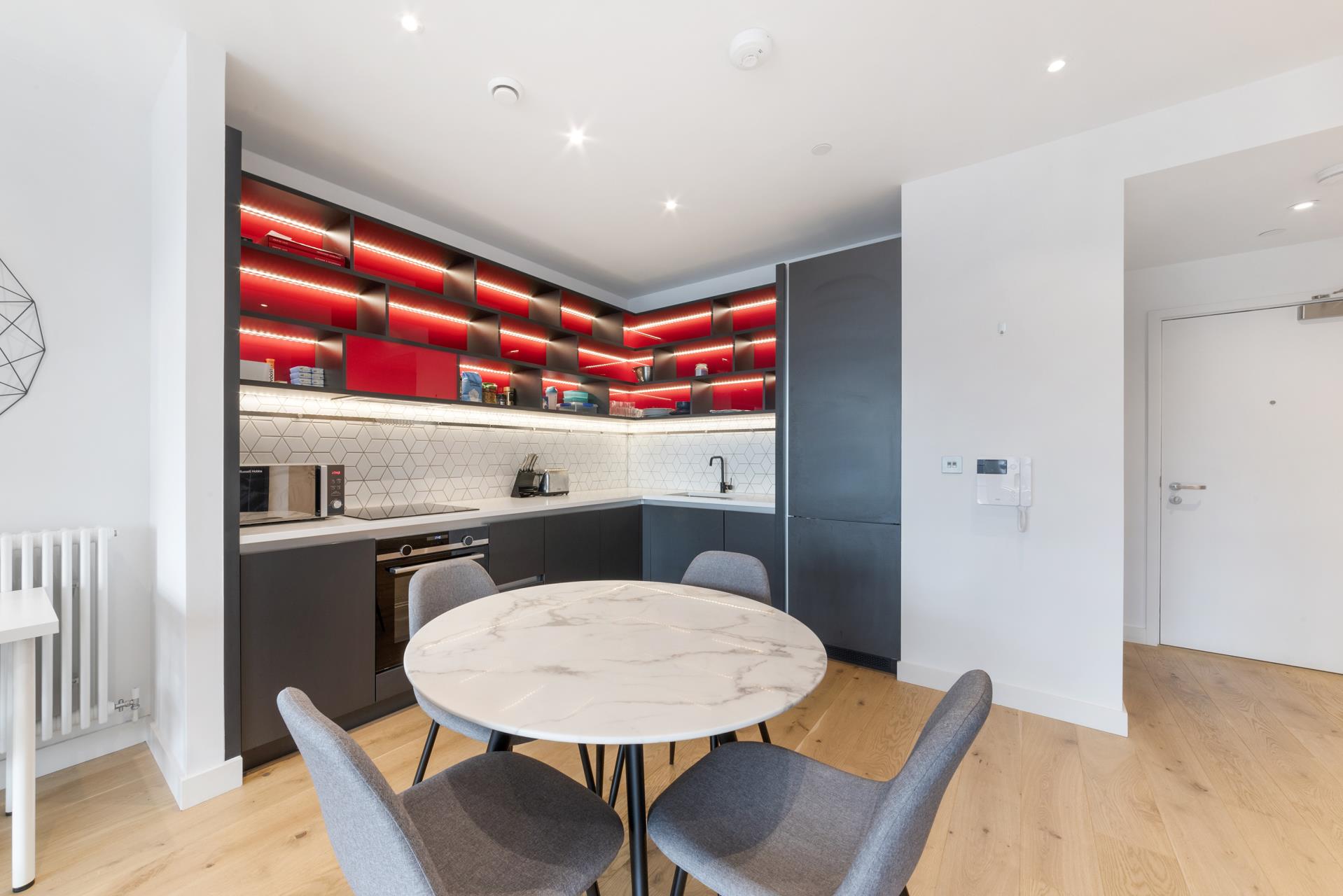 Flat City Island Way in Greater London