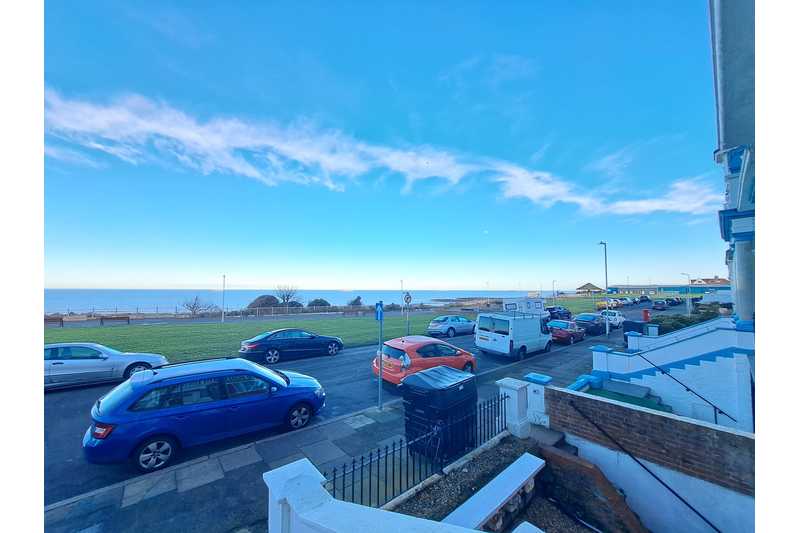 Flat Lewis Crescent in Margate