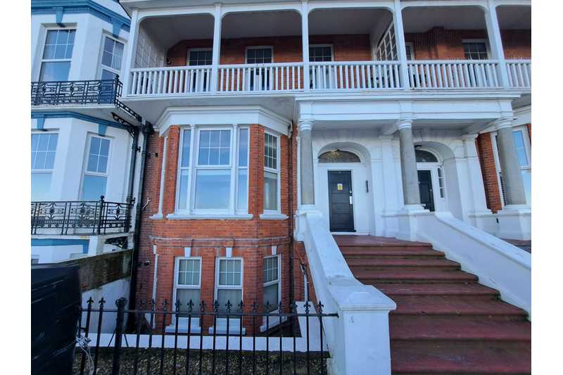 Flat Lewis Crescent in Margate