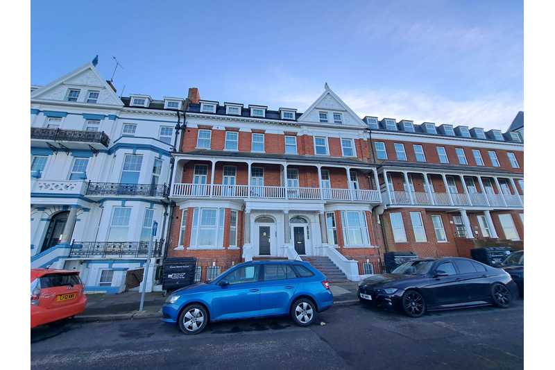Flat Lewis Crescent in Margate