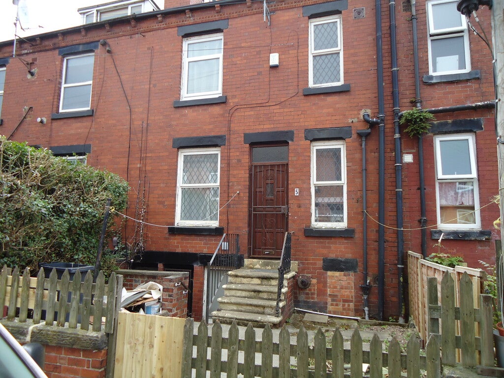 House Harlech Avenue in Leeds
