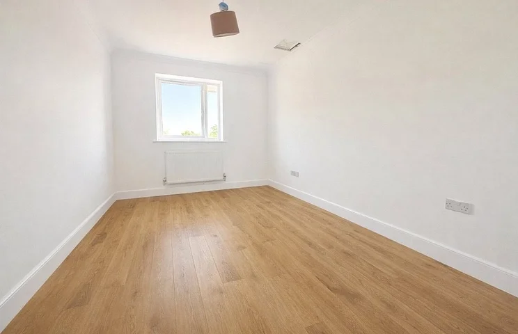 Flat Sundeala Close in Borough of Spelthorne