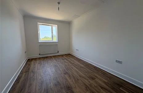 Flat Sundeala Close in Borough of Spelthorne