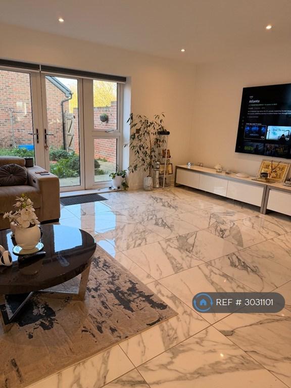 Room Gliders Drive in Greater London