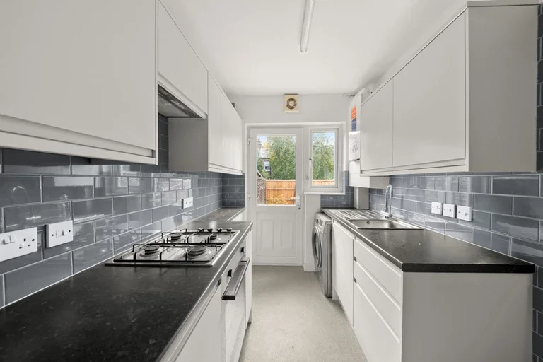 Flat Montague Road in Greater London