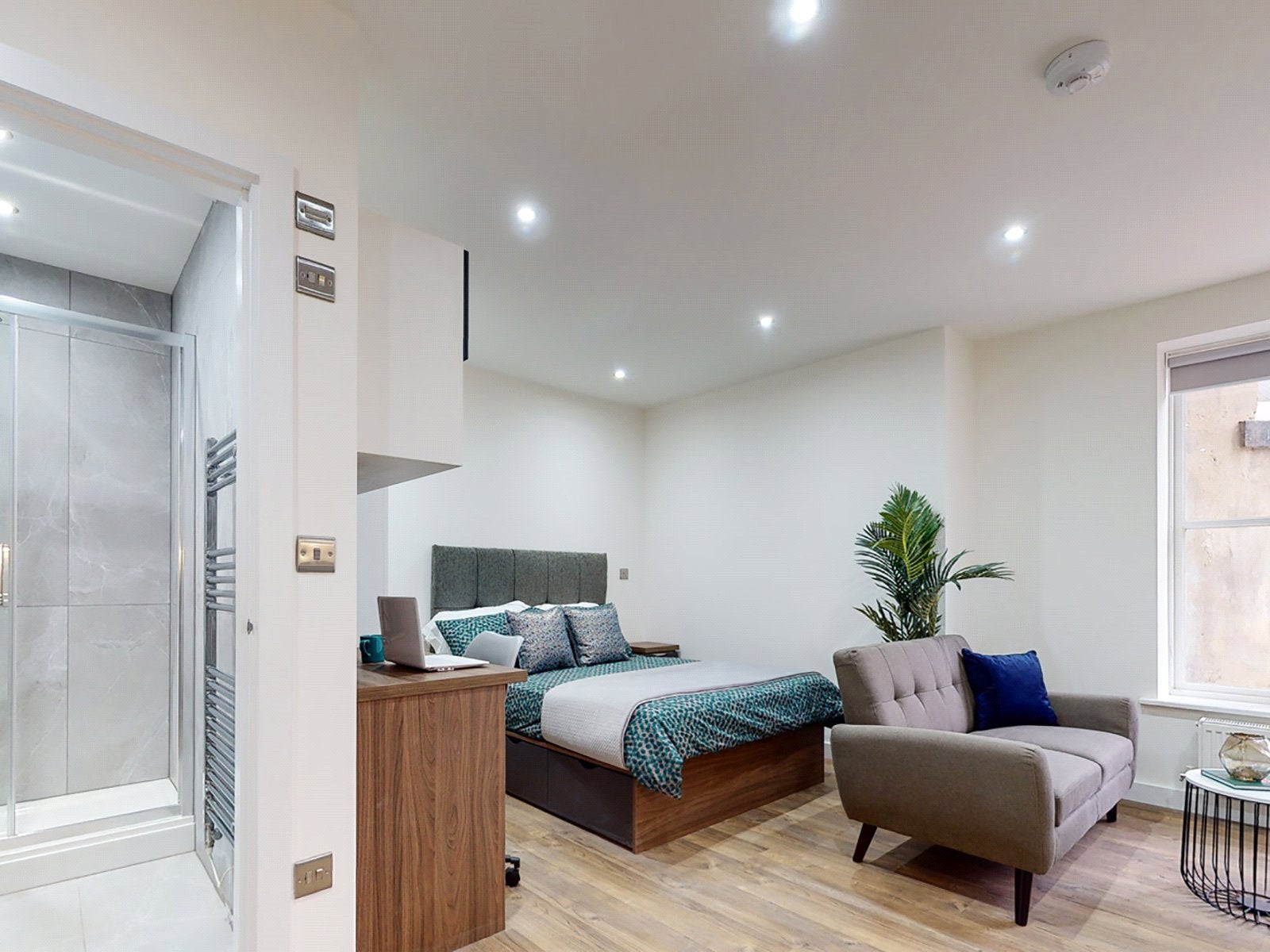Flat Clarendon Road in Leeds