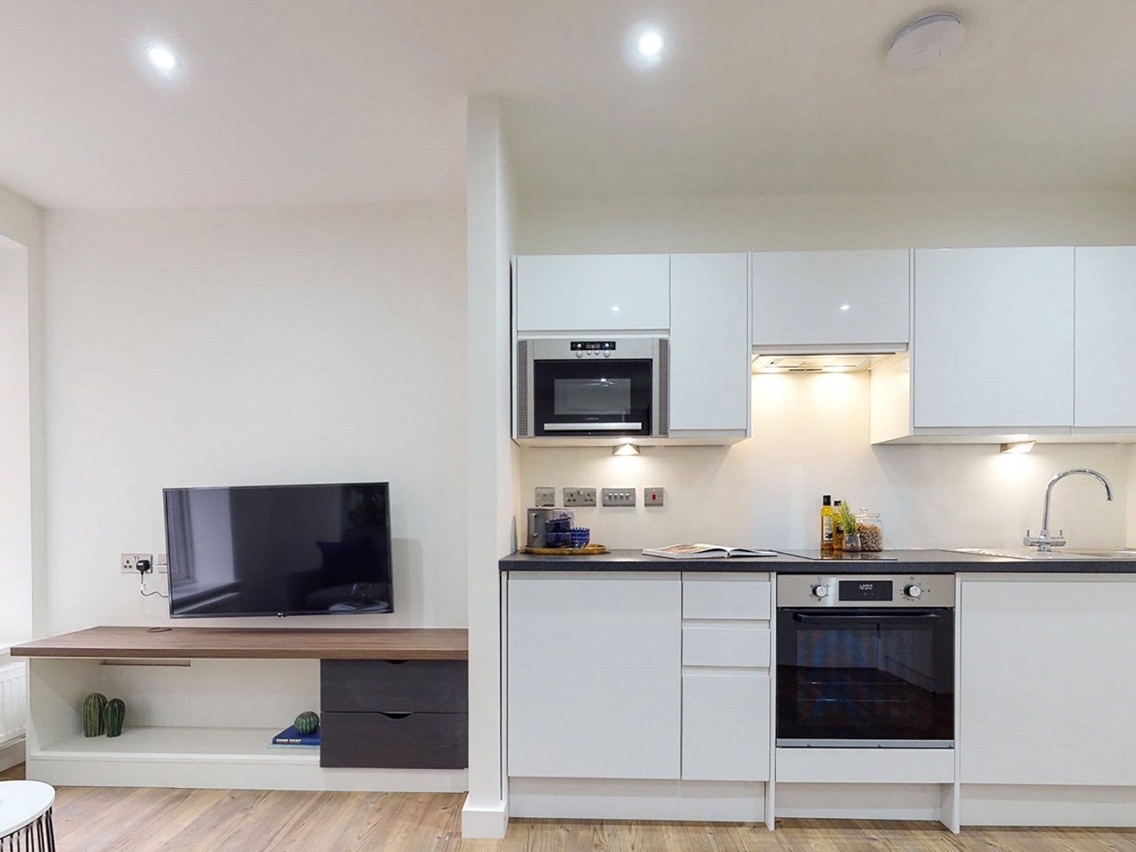 Flat Clarendon Road in Leeds