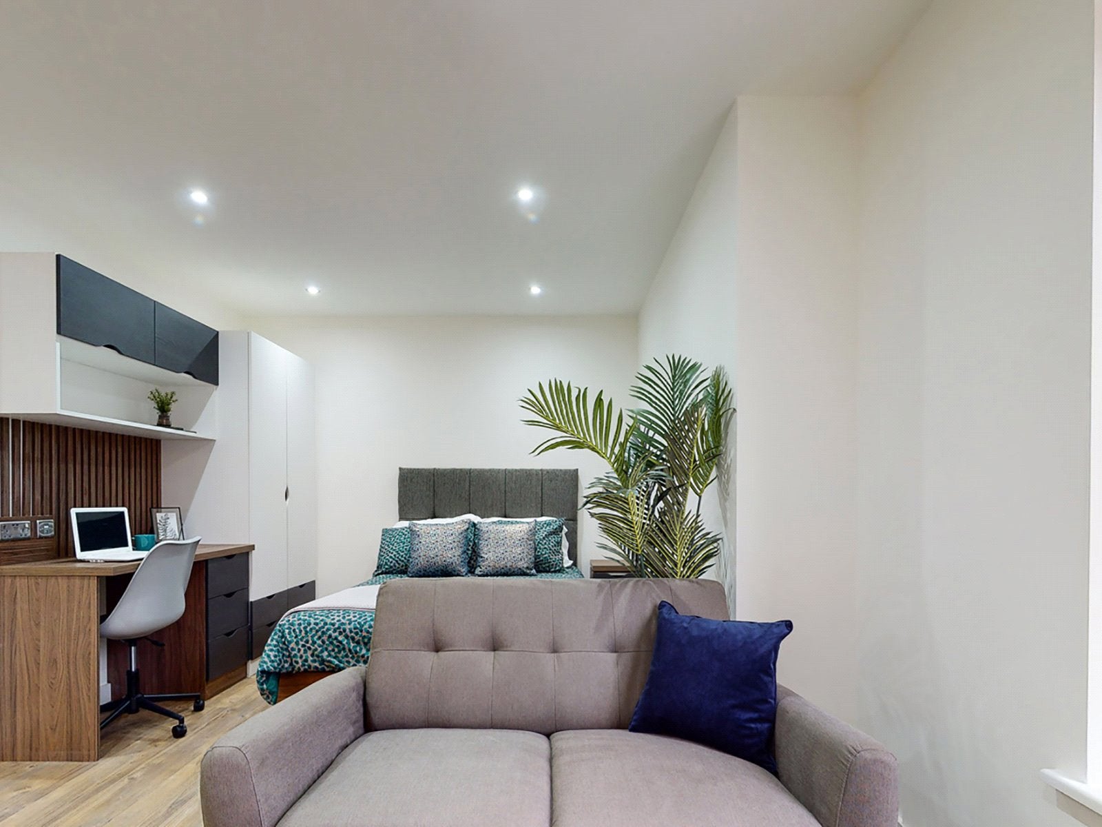 Flat Clarendon Road in Leeds