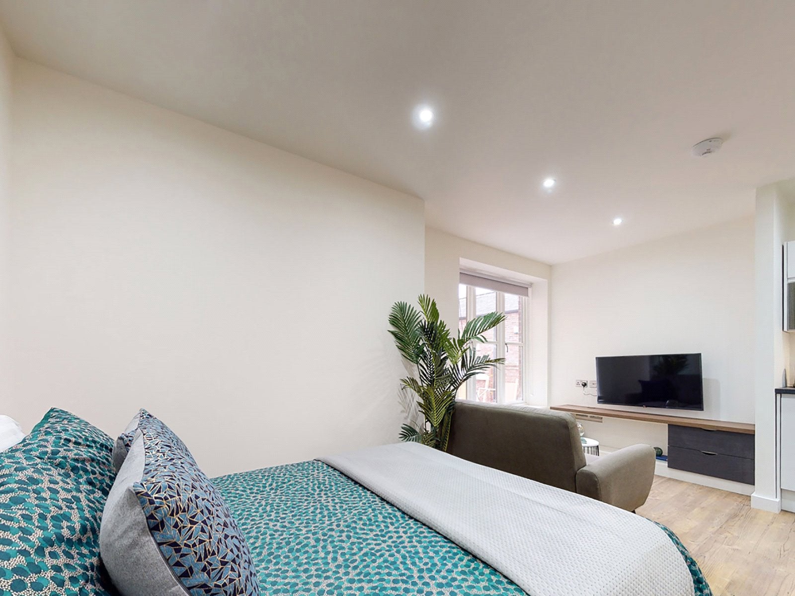Flat Clarendon Road in Leeds