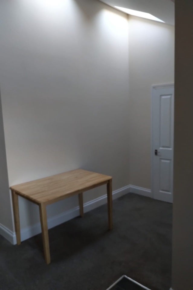 Room Valnay Street in Greater London
