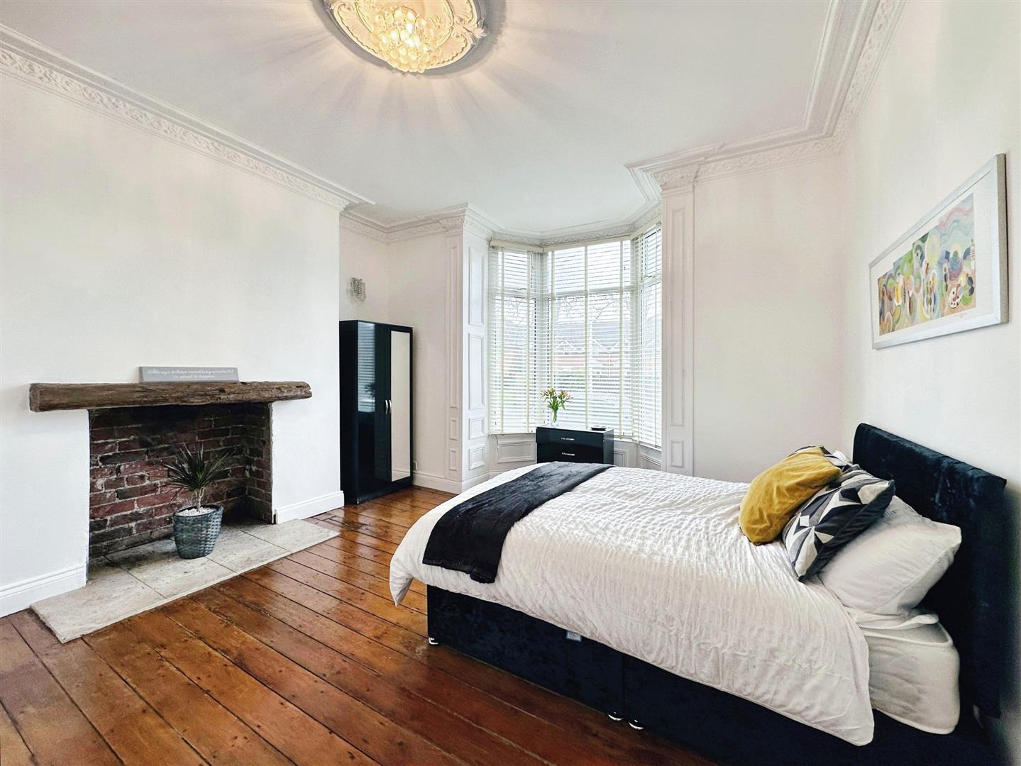Room Westoe Road in South Tyneside