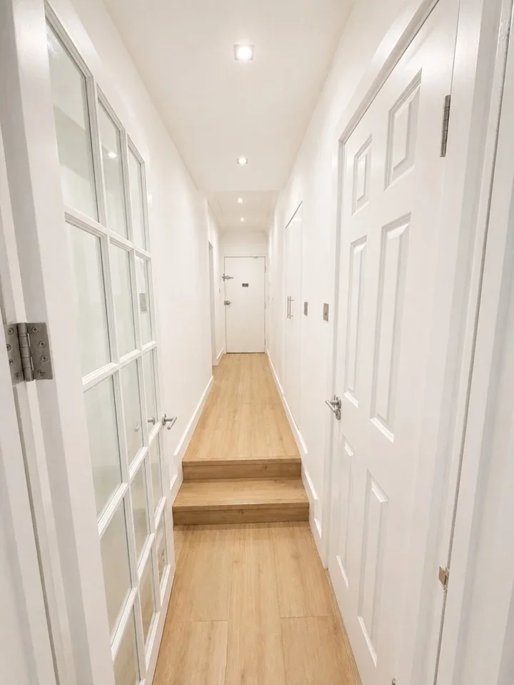 Flat Gloucester Terrace in City of Westminster