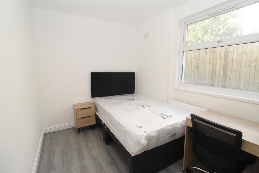 Room Colum Road in Cardiff