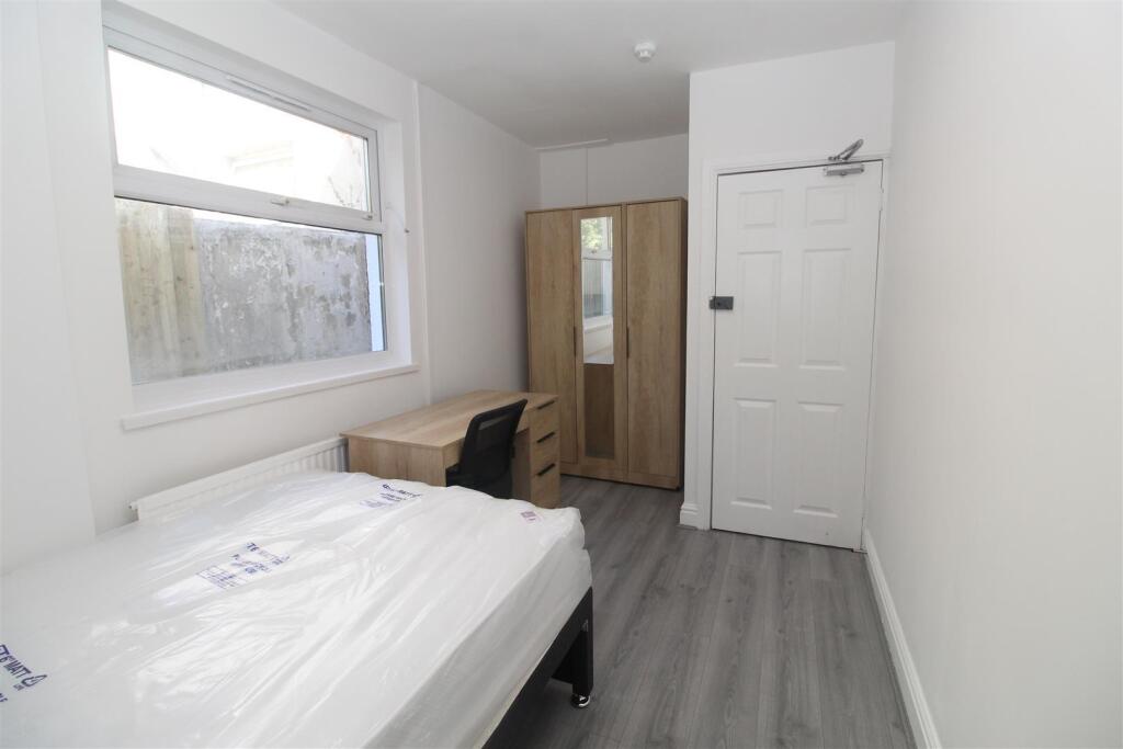 Room Colum Road in Cardiff