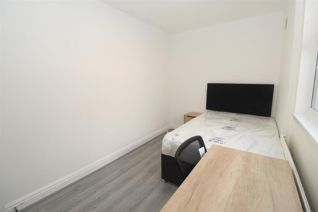 Room Colum Road in Cardiff