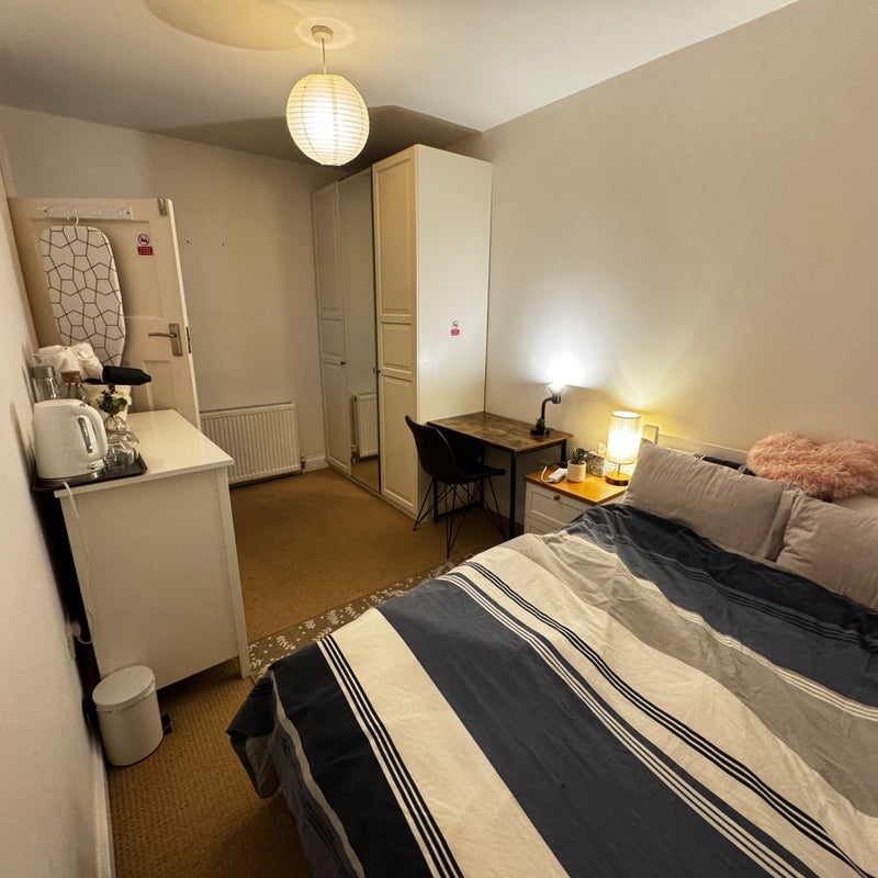 Room Frognal Court in Greater London