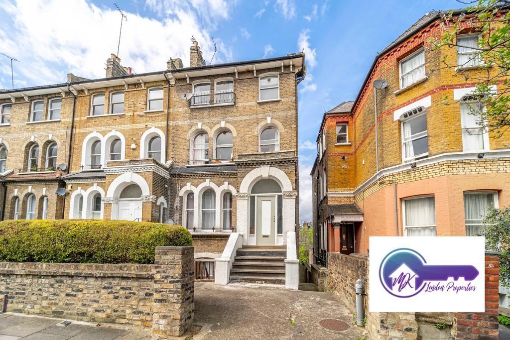 Flat Melyn Close in Greater London