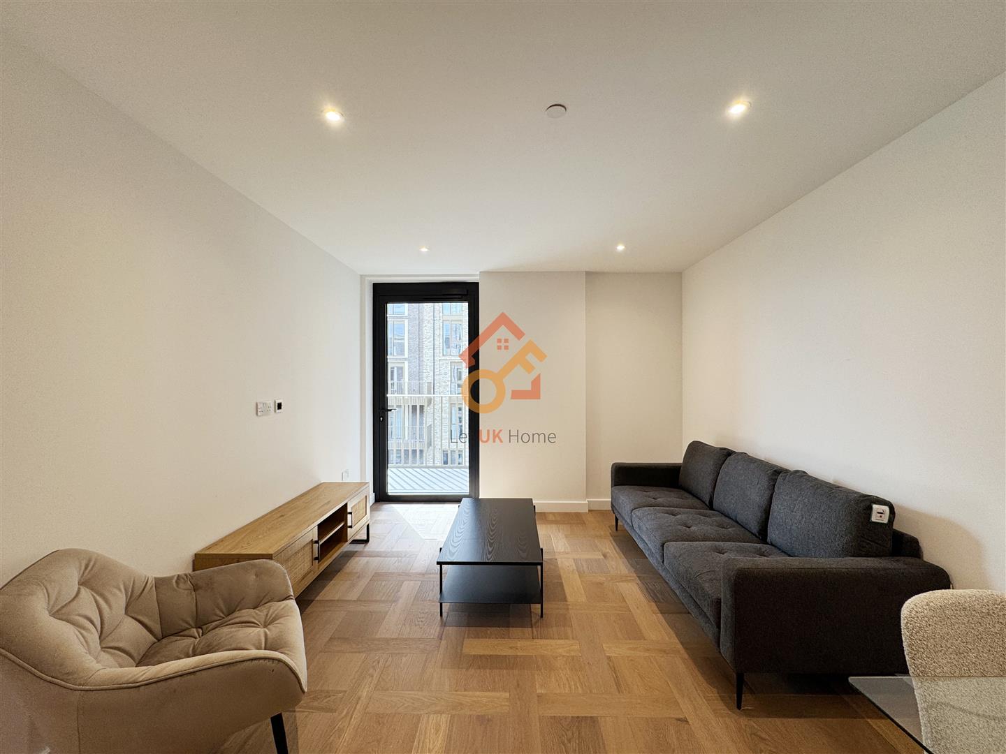 Flat Boxwood Gardens in Greater London