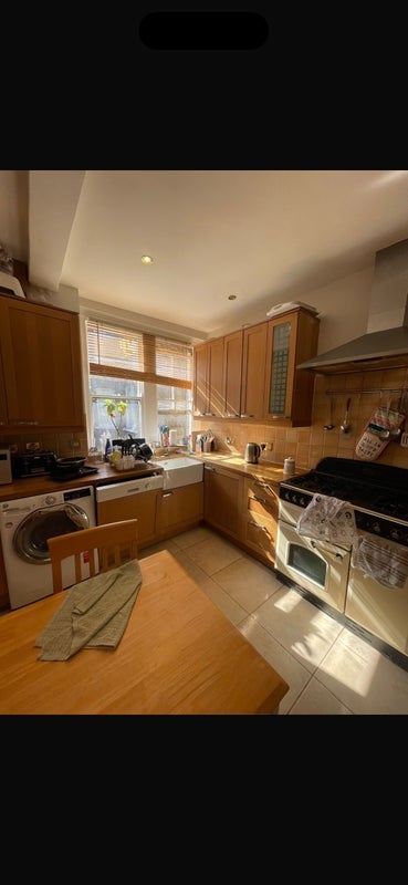 Room Ashburnham Road in Greater London