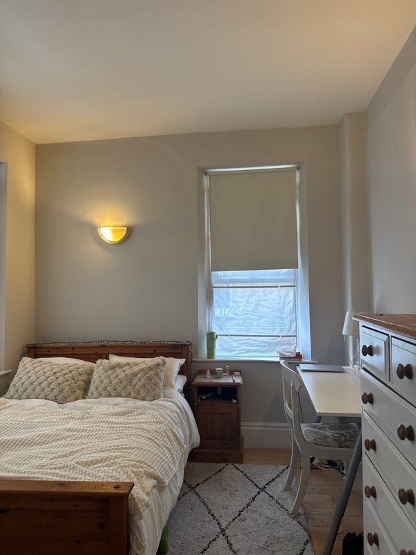 Room Ashburnham Road in Greater London