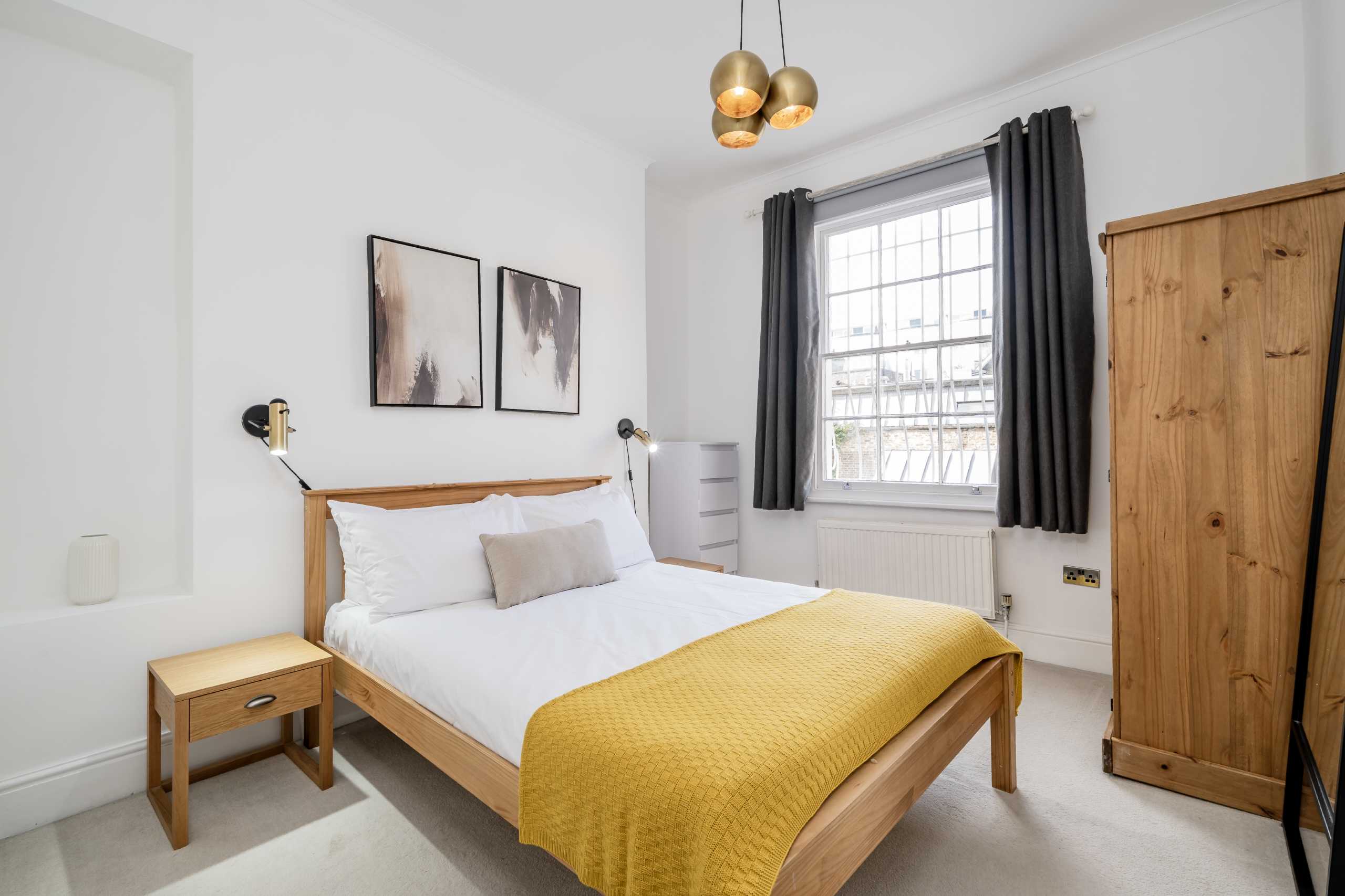 Flat Monmouth Road in City of Westminster