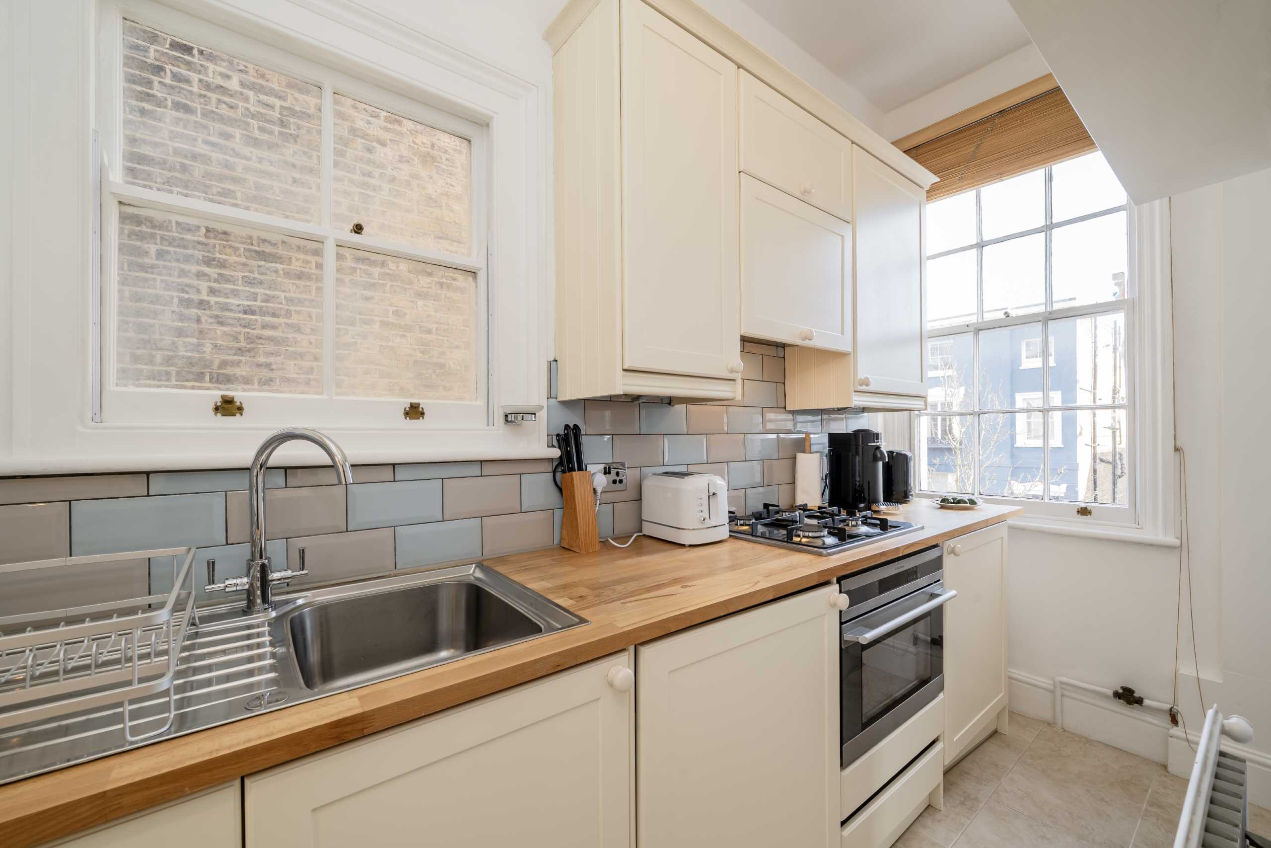 Flat Monmouth Road in City of Westminster