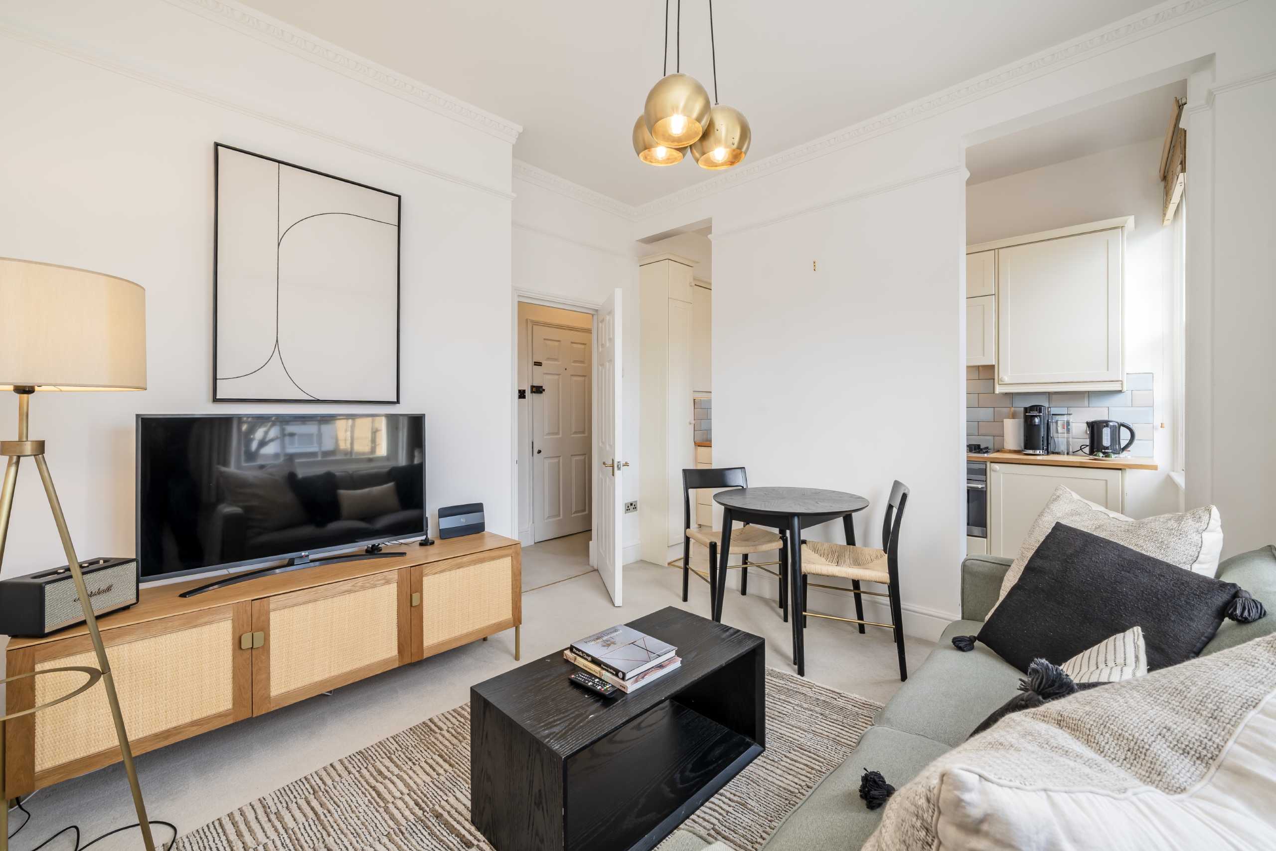 Flat Monmouth Road in City of Westminster