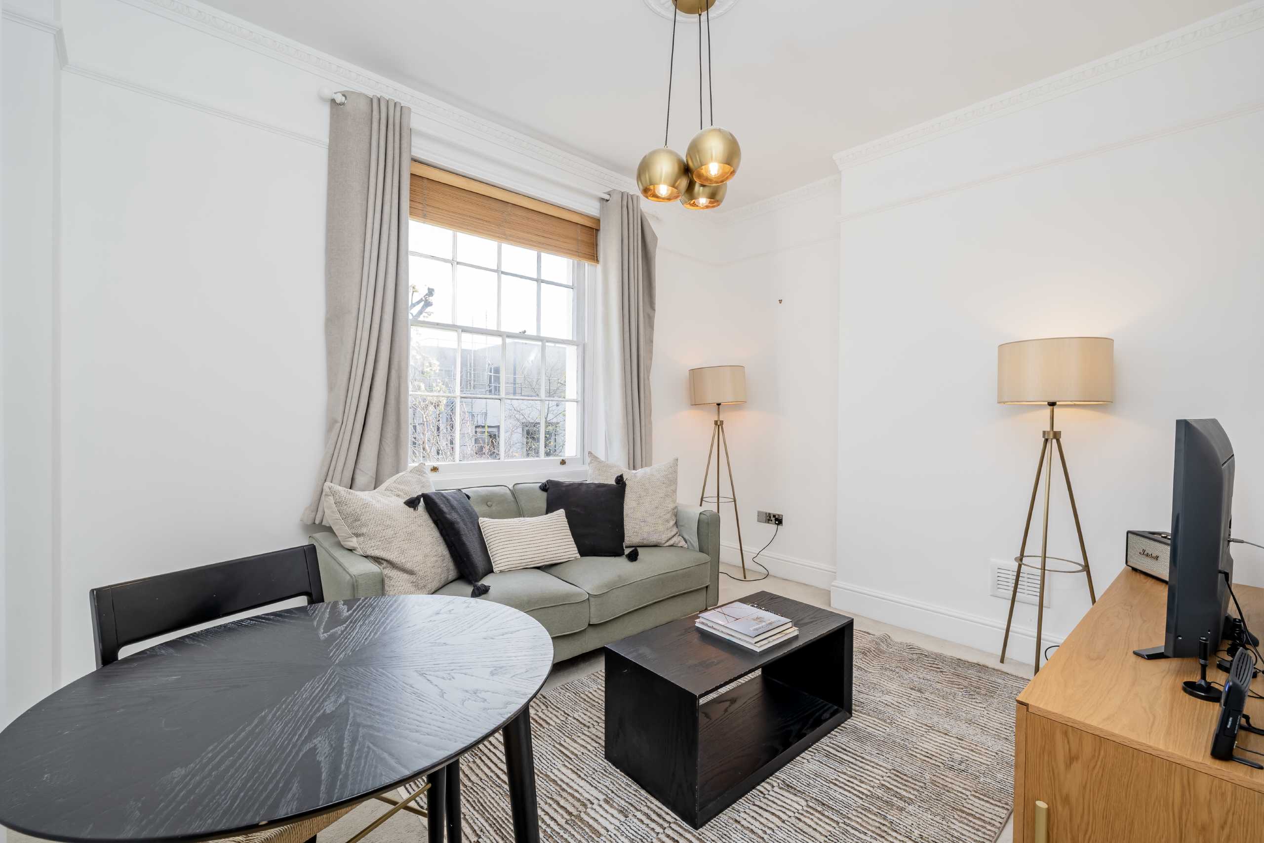 Flat Monmouth Road in City of Westminster