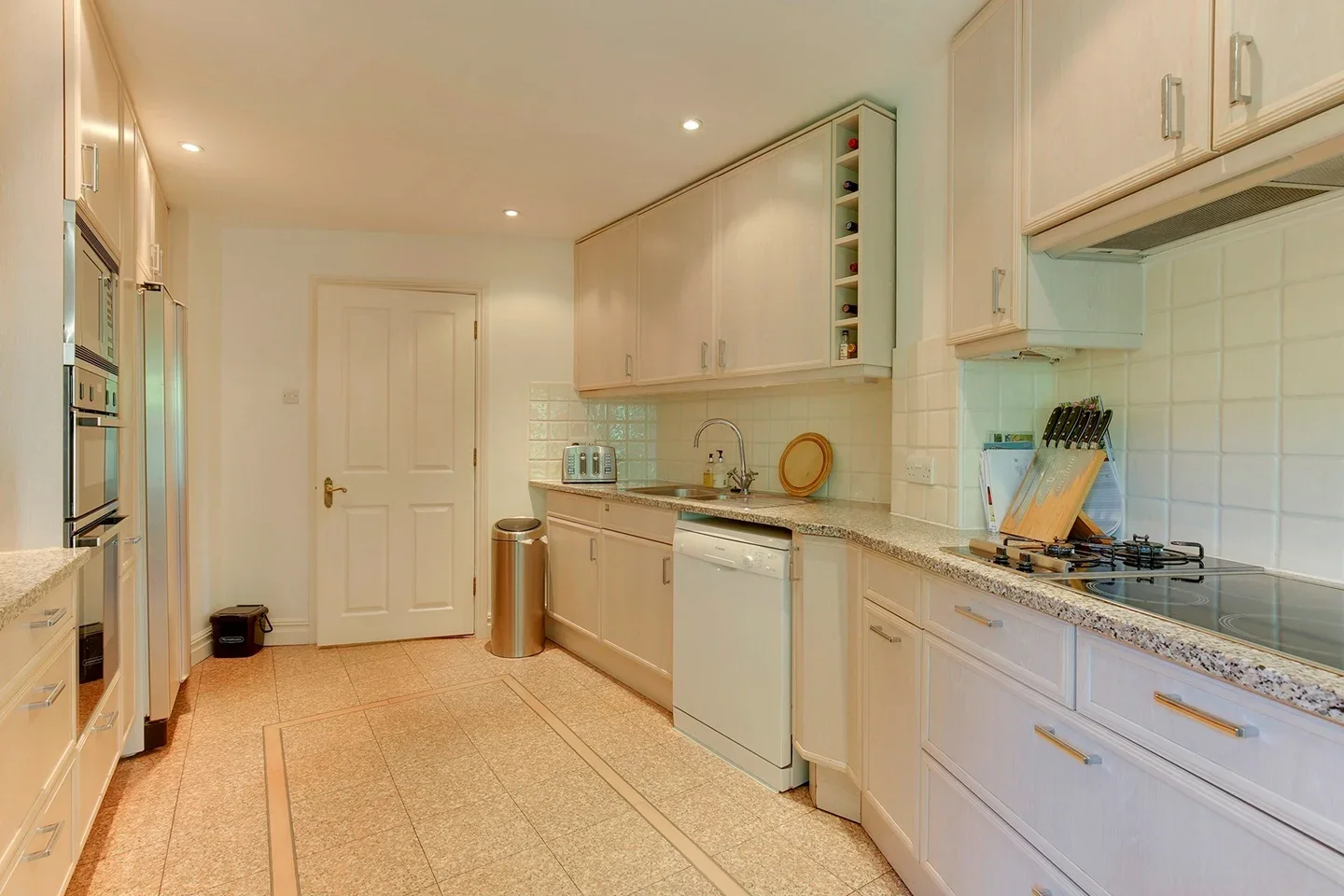 Flat Pine Close in Greater London