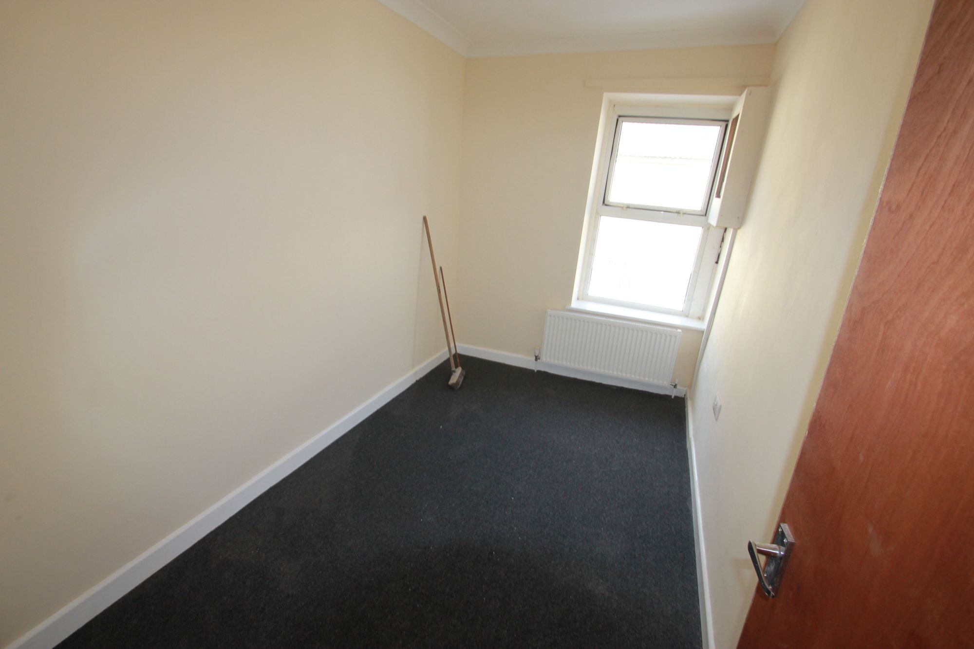 Flat Marine Street in Cwm