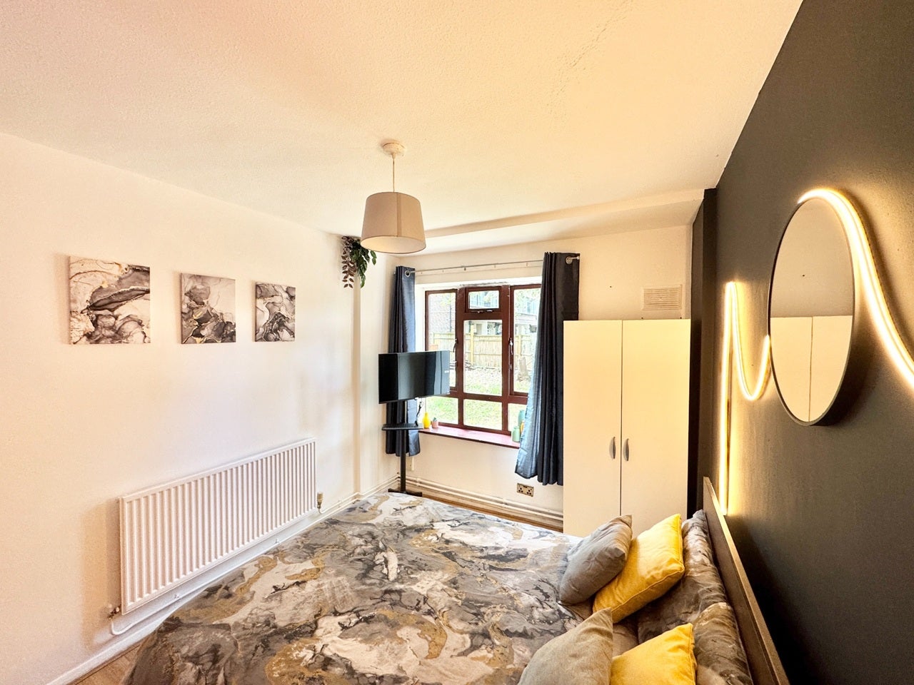 Room Fonthill Road in Greater London