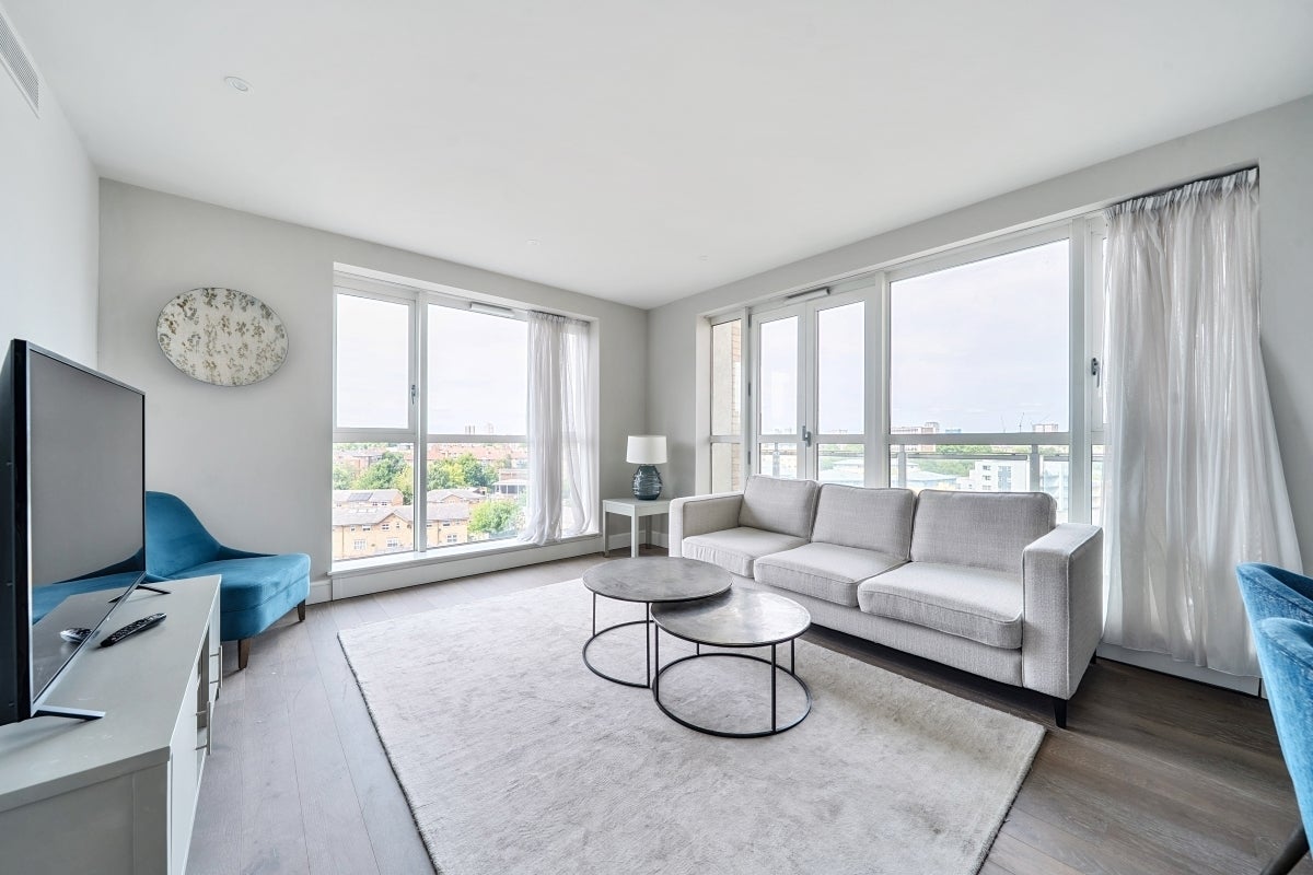 Flat Westferry Circus in Greater London