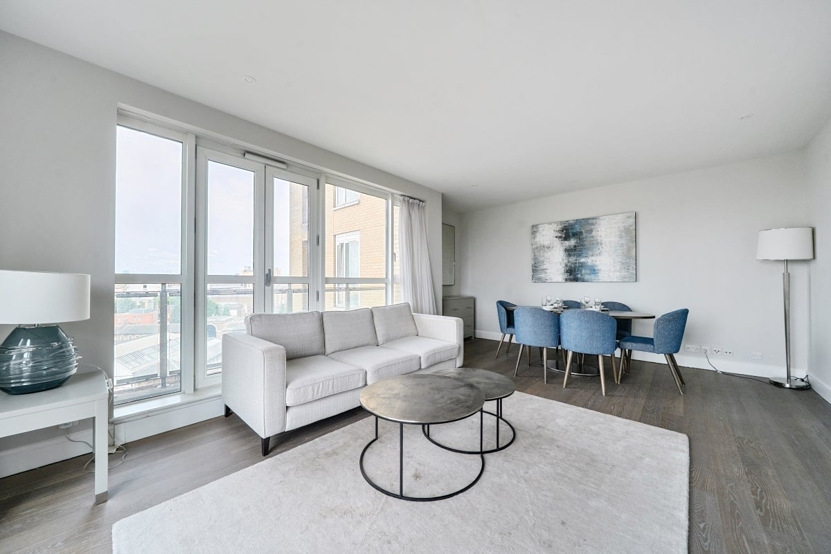 Flat Westferry Circus in Greater London