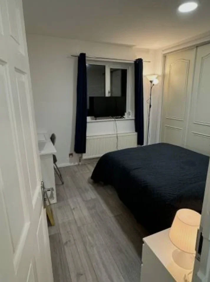 Room Churchill Road in Greater London