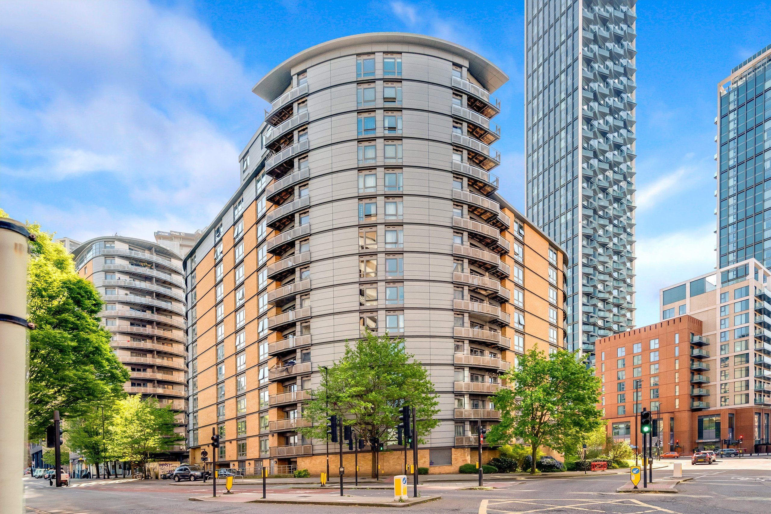 Flat Victoria Road in Greater London