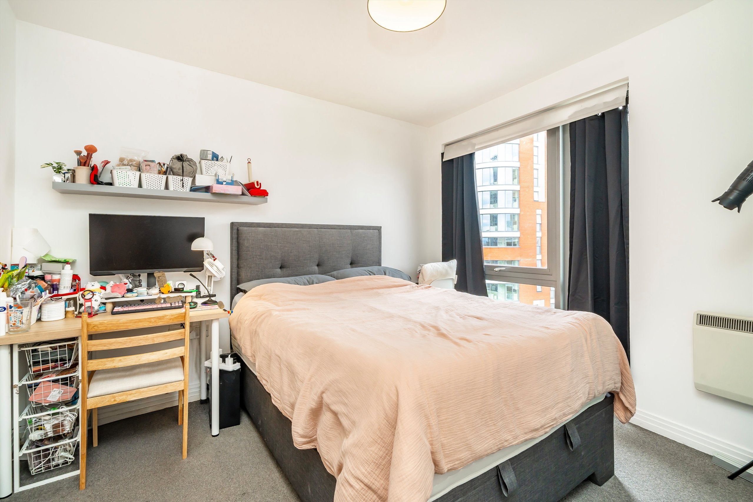 Flat Victoria Road in Greater London
