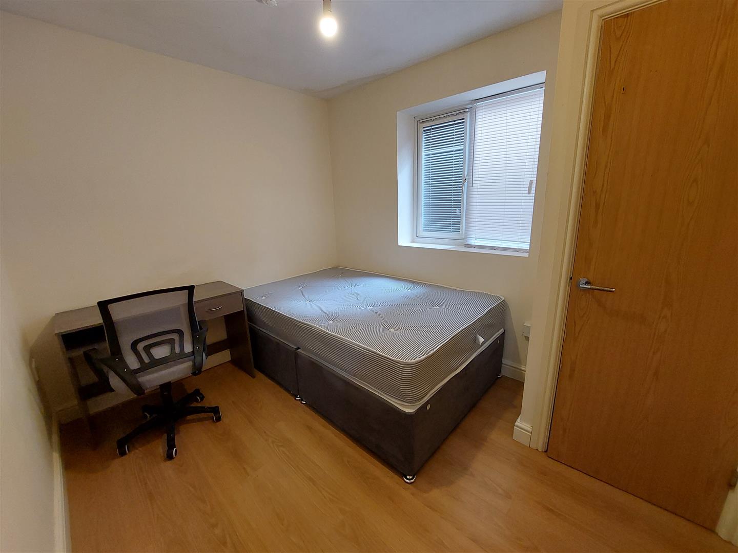 Flat Crwys Road in Cardiff