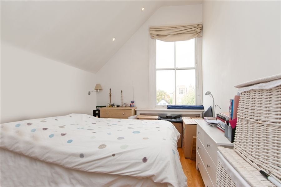 Flat Greencroft Gardens in Greater London