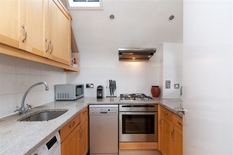 Flat Greencroft Gardens in Greater London