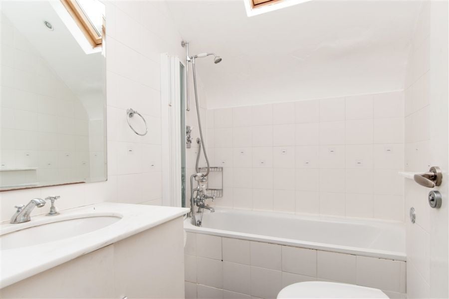 Flat Greencroft Gardens in Greater London