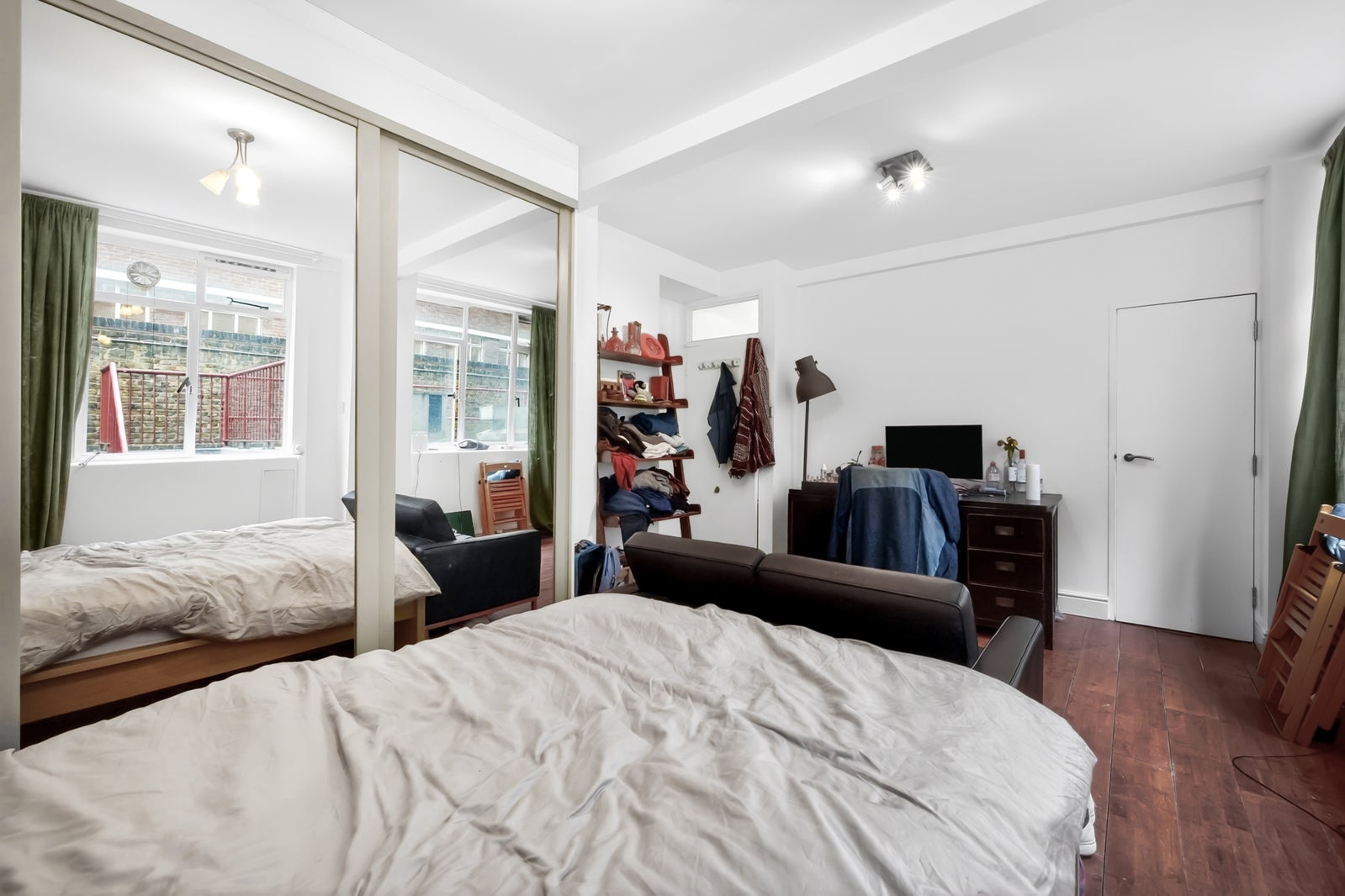 Flat Charterhouse Square in City of London
